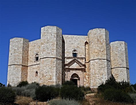 Discover Castel del Monte 